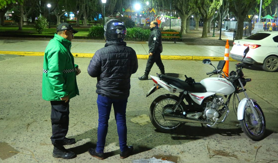 MONTE GRANDE: OPERATIVO DE SEGURIDAD Y CONTROL VEHICULAR EN LA PLAZA MITRE