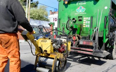 LUIS GUILLÓN: CONTINÚAN LAS OBRAS DE BACHEO EN BOULEVARD BUENOS AIRES