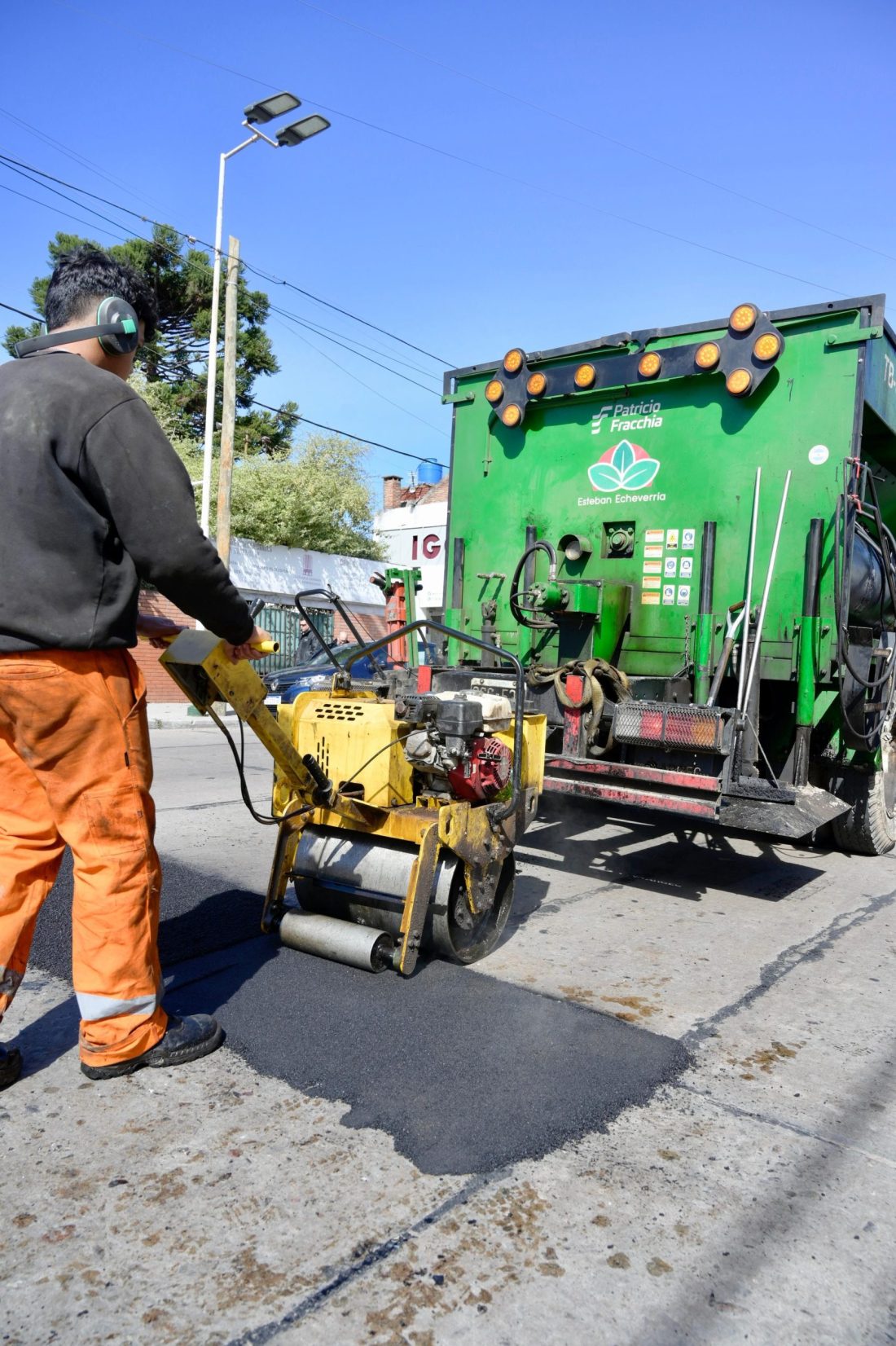 LUIS GUILLÓN: CONTINÚAN LAS OBRAS DE BACHEO EN BOULEVARD BUENOS AIRES