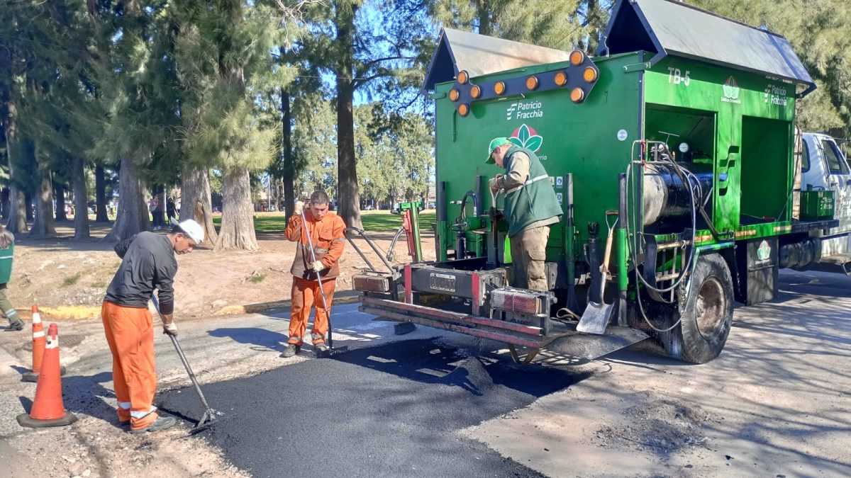 MONTE GRANDE: AVANZAN LAS OBRAS DE BACHEO