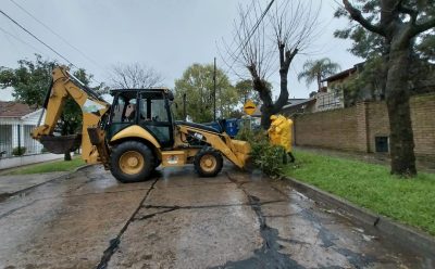TRAS LAS FUERTES LLUVIAS, EL MUNICIPIO PONE EN MARCHA TRABAJOS DE LIMPIEZA Y SANEAMIENTO EN LOS BARRIOS DEL DISTRITO