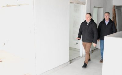 FERNANDO GRAY RECORRIÓ LAS OBRAS DE LA UNIDAD SANITARIA N° 25 DE 9 DE ABRIL