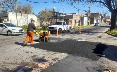 CONTINÚAN LAS OBRAS DE BACHEO EN DISTINTOS PUNTOS DE LUIS GUILLÓN