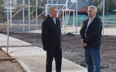 FERNANDO GRAY RECORRIÓ EL AVANCE DE LAS OBRAS EN LA PLAZA ALFONSINA STORNI, DE EL JAGÜEL