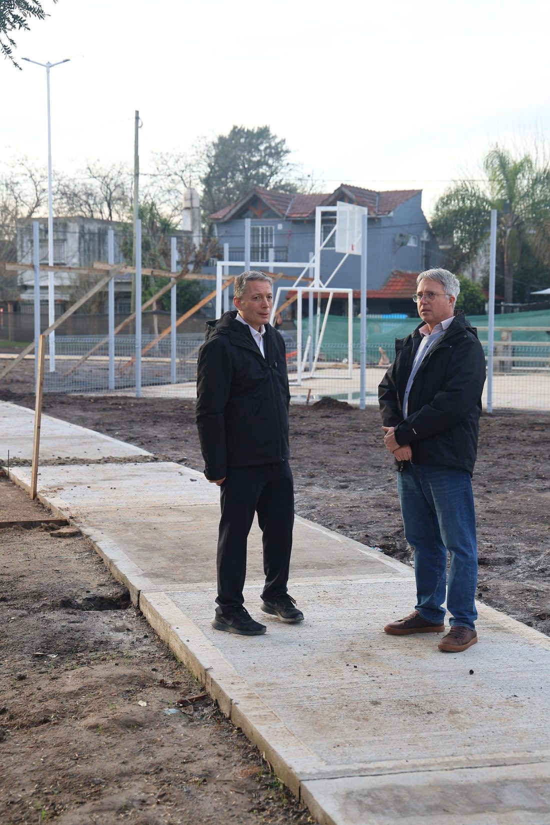 FERNANDO GRAY RECORRIÓ EL AVANCE DE LAS OBRAS EN LA PLAZA ALFONSINA STORNI, DE EL JAGÜEL