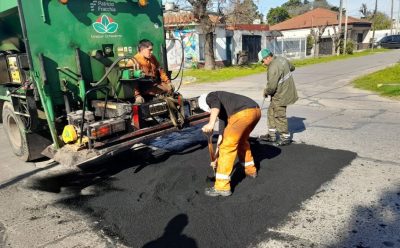LUIS GUILLÓN: CONTINÚAN LAS OBRAS DE BACHEO SOBRE LA CALLE ARANA