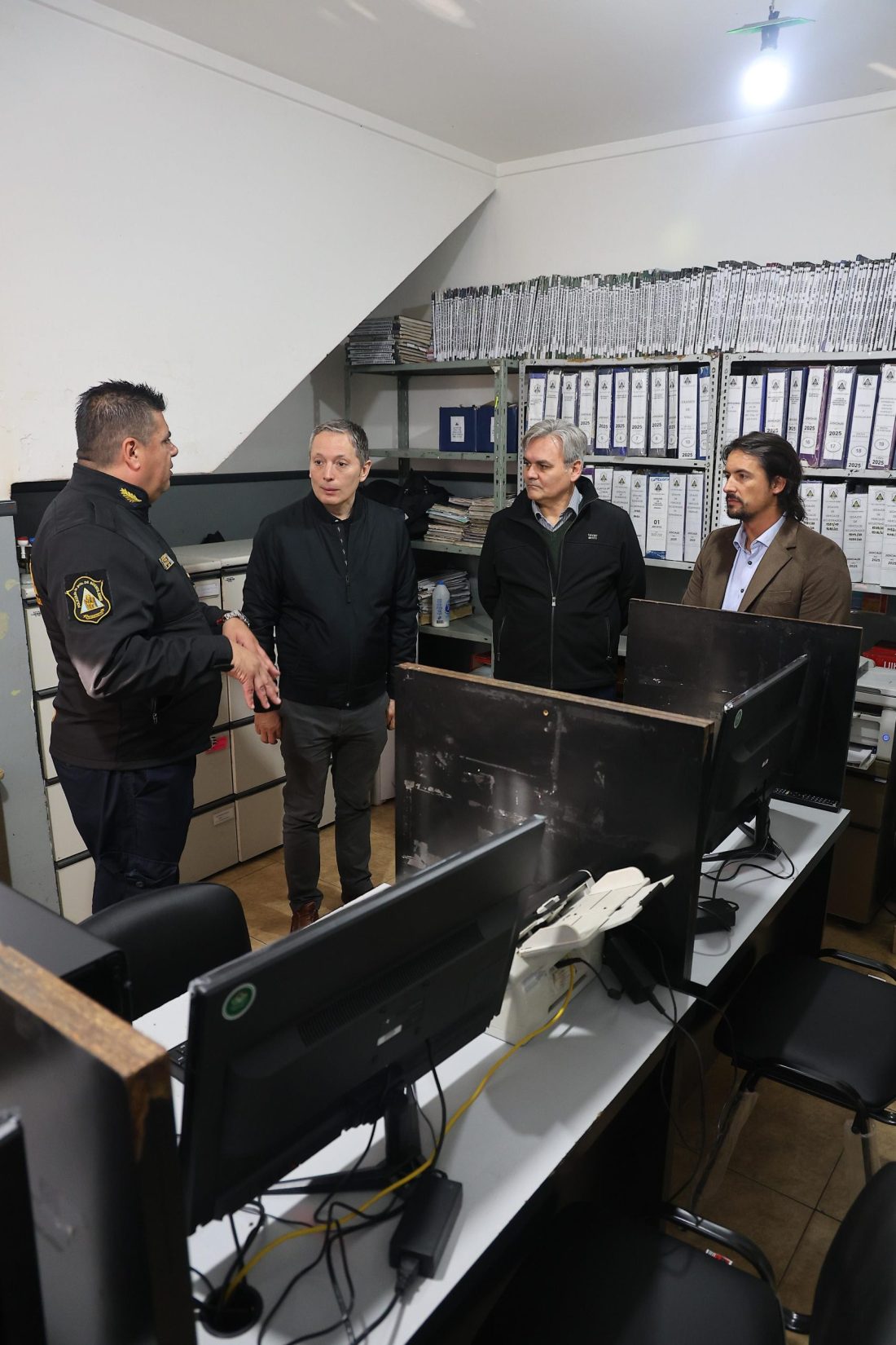 FERNANDO GRAY ENTREGÓ MOBILIARIO A LA DDI DE ESTEBAN ECHEVERRÍA