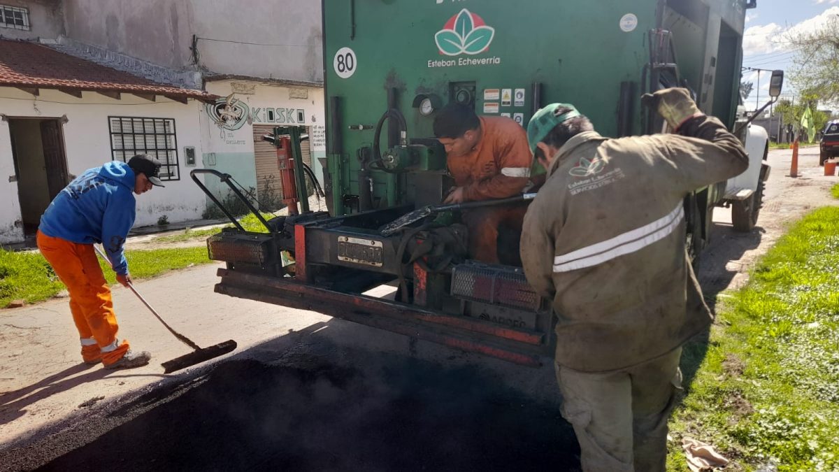 CONTINÚAN LAS OBRAS DE BACHEO EN 9 DE ABRIL