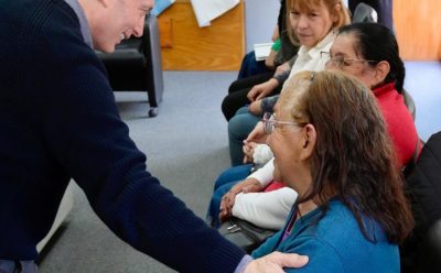 FERNANDO GRAY ENTREGÓ UN RECONOCIMIENTO AL BALLET SONKOY POR SU 30º ANIVERSARIO