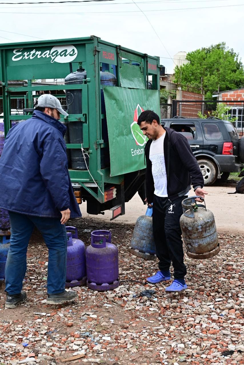 OPERATIVO DE RECARGA DE GARRAFAS A PRECIO SOCIALEN MONTE GRANDE SUR 