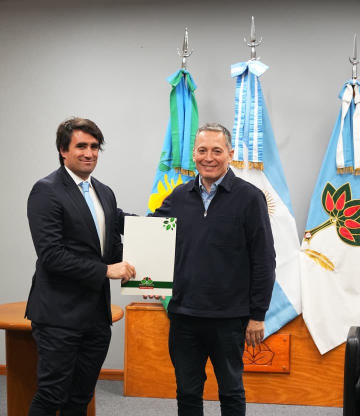 INVERTÍ EN ESTEBAN ECHEVERRÍA: EL INTENDENTE FERNANDO GRAY ENTREGÓ EL DECRETO DE PROMOCIÓN INDUSTRIAL A OCASA