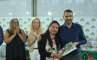 ENTREGA DE KITS ESCOLARES A 1.053 ALUMNAS Y ALUMNOS QUE CURSAN EL PLAN FINES Y LA PRIMARIA PARA ADULTOS