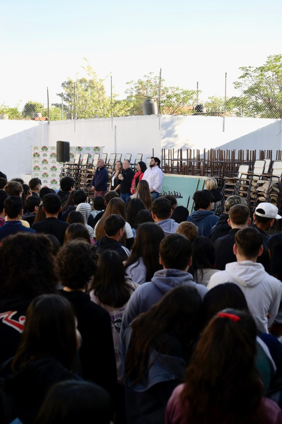 FERNANDO GRAY ENTREGÓ EQUIPAMIENTO A LA ESCUELA SECUNDARIA N° 11