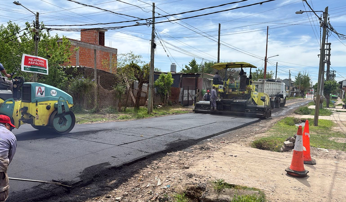 9 DE ABRIL: AVANZAN LAS OBRAS DE PAVIMENTACIÓN