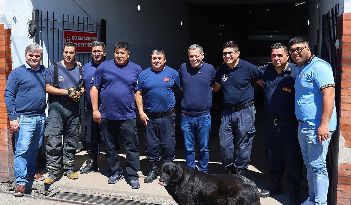 FERNANDO GRAY RECORRIÓ EL DESTACAMENTO DE BOMBEROS VOLUNTARIOS N° 1 DE 9 DE ABRIL