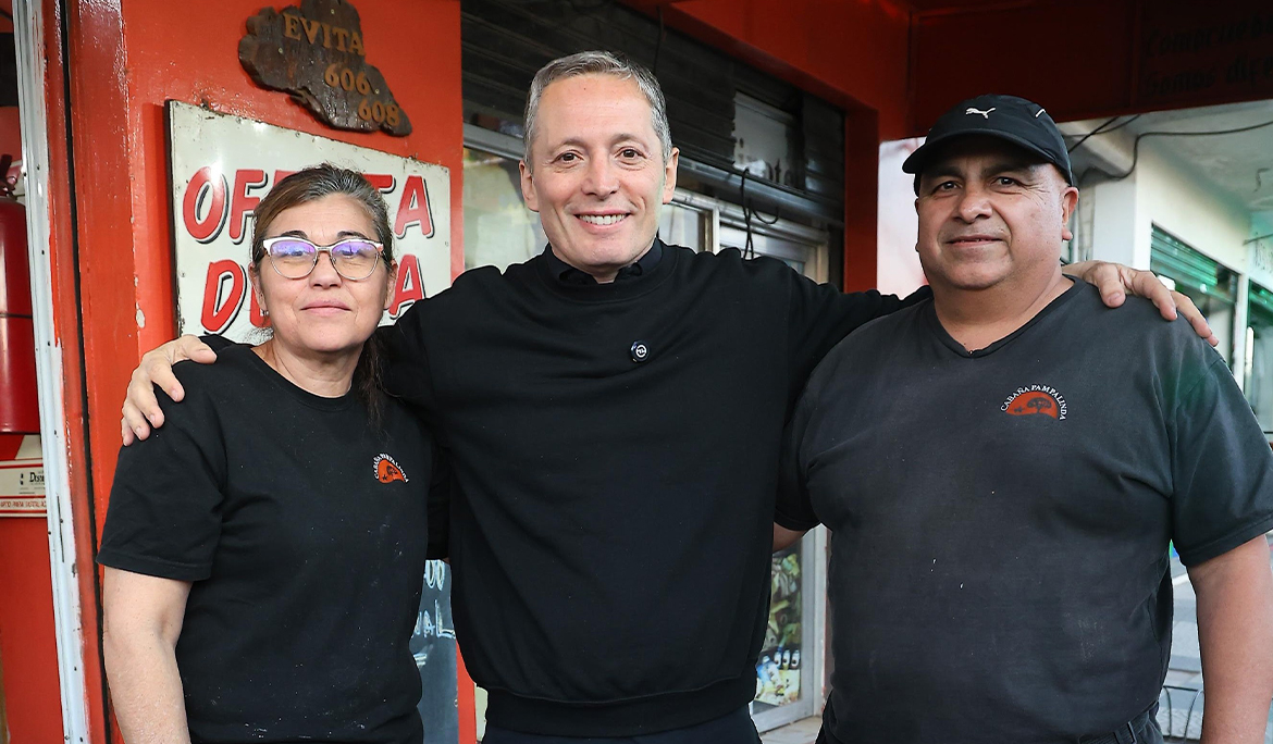 FERNANDO GRAY RECORRIÓ EL PASEO DE COMPRAS PEATONAL PARA IMPULSAR EL COMERCIO LOCAL EN EL JAGÜEL