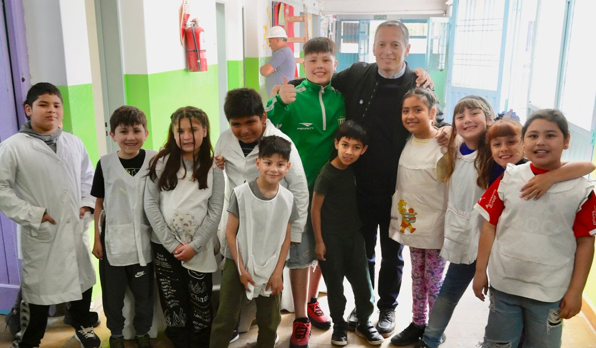 FERNANDO GRAY RECORRIÓ LAS OBRAS EN LA ESCUELA N° 17 DE EL JAGÜEL