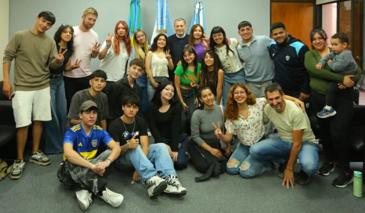 FERNANDO GRAY SE REUNIÓ CON REPRESENTANTES DE CENTROS DE ESTUDIANTES DE ESCUELAS SECUNDARIAS DEL DISTRITO