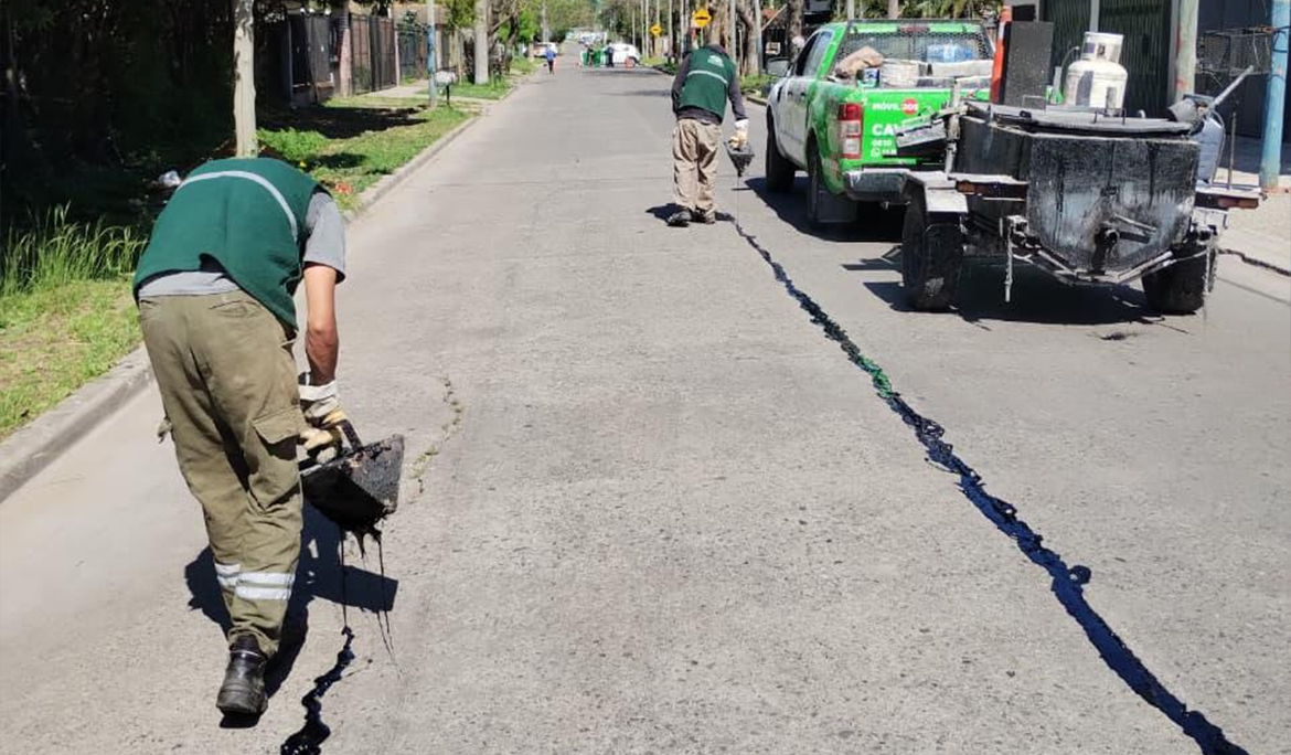 SIGUEN LAS TAREAS DE TOMADO DE JUNTAS EN LAS CALLES DE MONTE GRANDE
