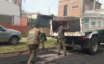 CONTINÚAN LAS OBRAS DE BACHEO EN EL JAGÜEL