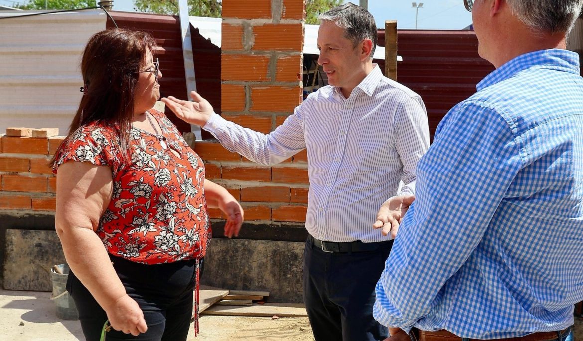 FERNANDO GRAY RECORRIÓ LAS OBRAS DE LA ESCUELA SECUNDARIA N° 42 DE 9 DE ABRIL