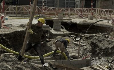 9 DE ABRIL: CONTINÚA LA CONSTRUCCIÓN DE UN CONDUCTO PLUVIAL EN LA AVENIDA OLIMPO