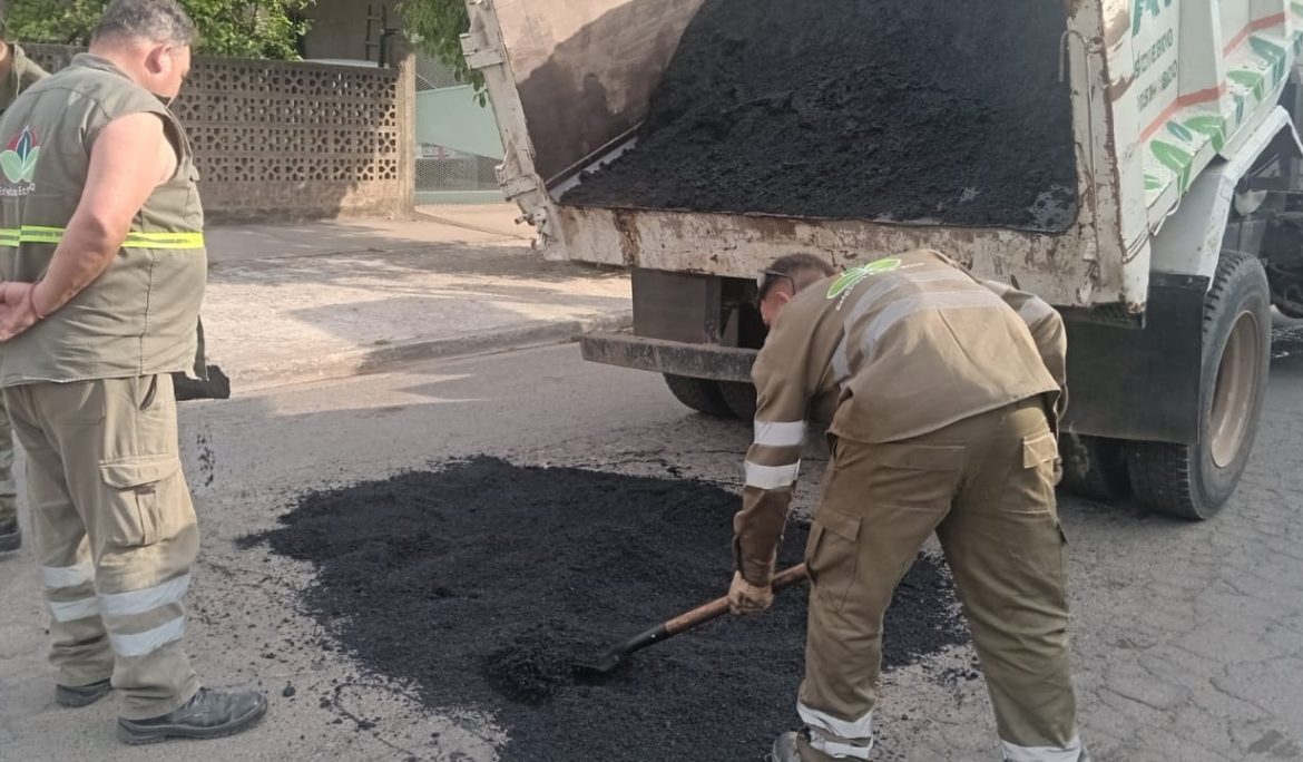 MONTE GRANDE: AVANZAN LOS TRABAJOS DE BACHEO