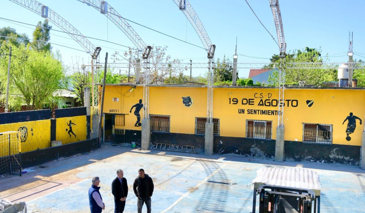 FERNANDO GRAY RECORRIÓ EL AVANCE DE LA OBRA DE CONSTRUCCIÓN DEL TECHO PARABÓLICO DEL CLUB 19 DE AGOSTO