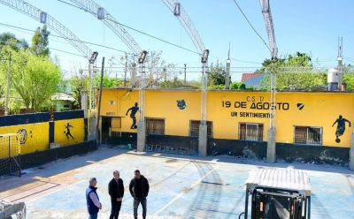 FERNANDO GRAY RECORRIÓ EL AVANCE DE LA OBRA DE CONSTRUCCIÓN DEL TECHO PARABÓLICO DEL CLUB 19 DE AGOSTO