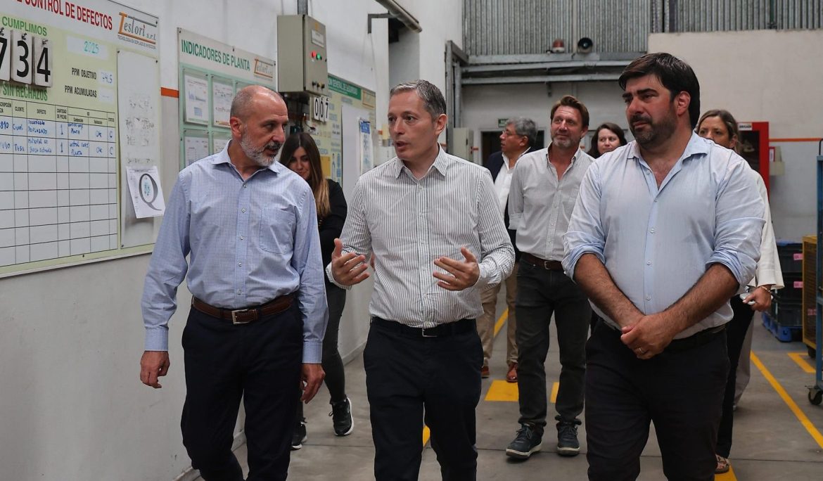 FERNANDO GRAY RECORRIÓ EL PARQUE INDUSTRIAL LUIS GUILLÓN