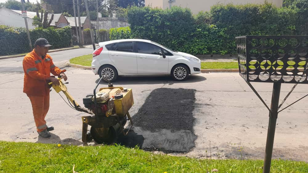 NUEVAS OBRAS DE BACHEO EN MONTE GRANDE
