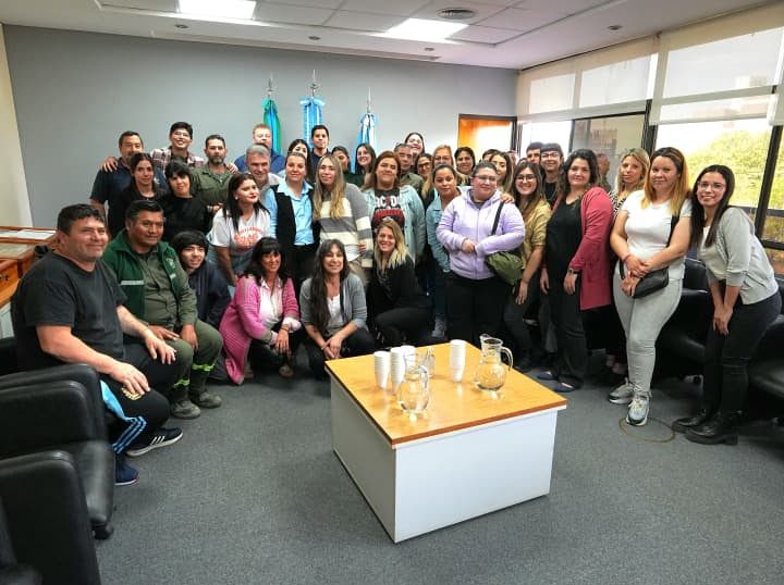 FERNANDO GRAY FORMALIZÓ EL PASE A PLANTA PERMANENTE DE 40 TRABAJADORAS Y TRABAJADORES MUNICIPALES