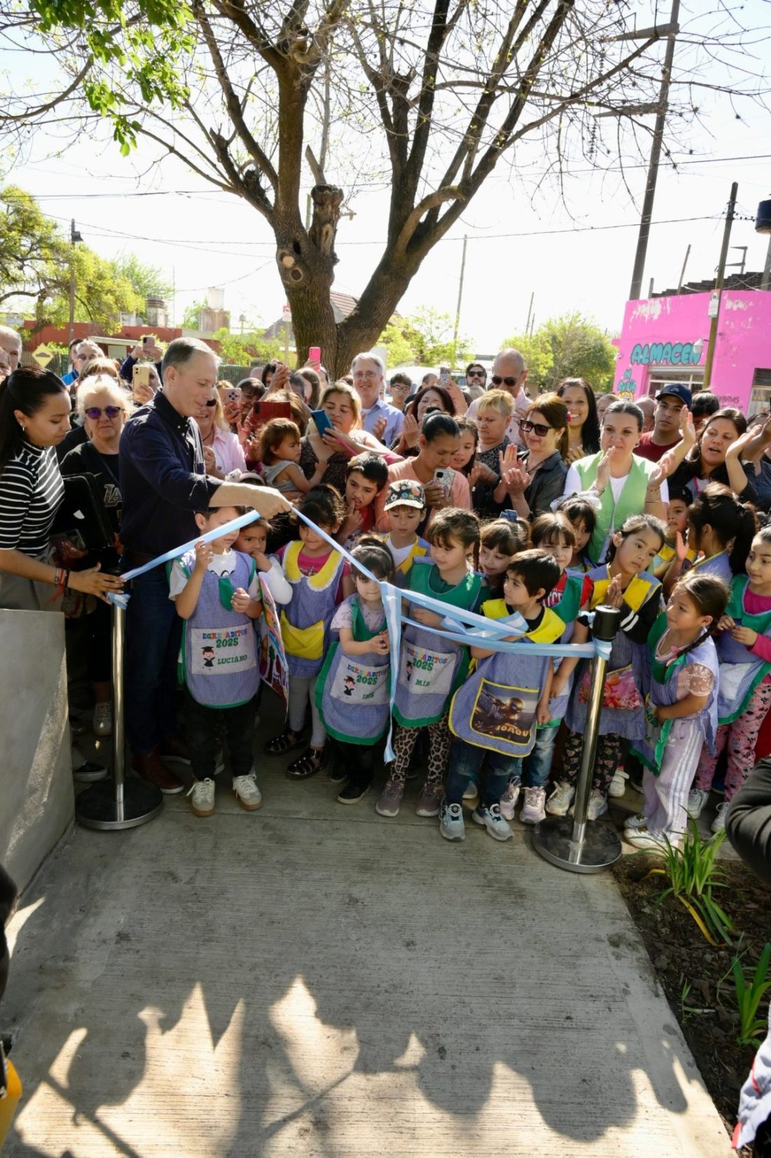 EL JAGÜEL: FERNANDO GRAY INAUGURÓ LA PUESTA EN VALOR DE LA PLAZA ALFONSINA STORNI