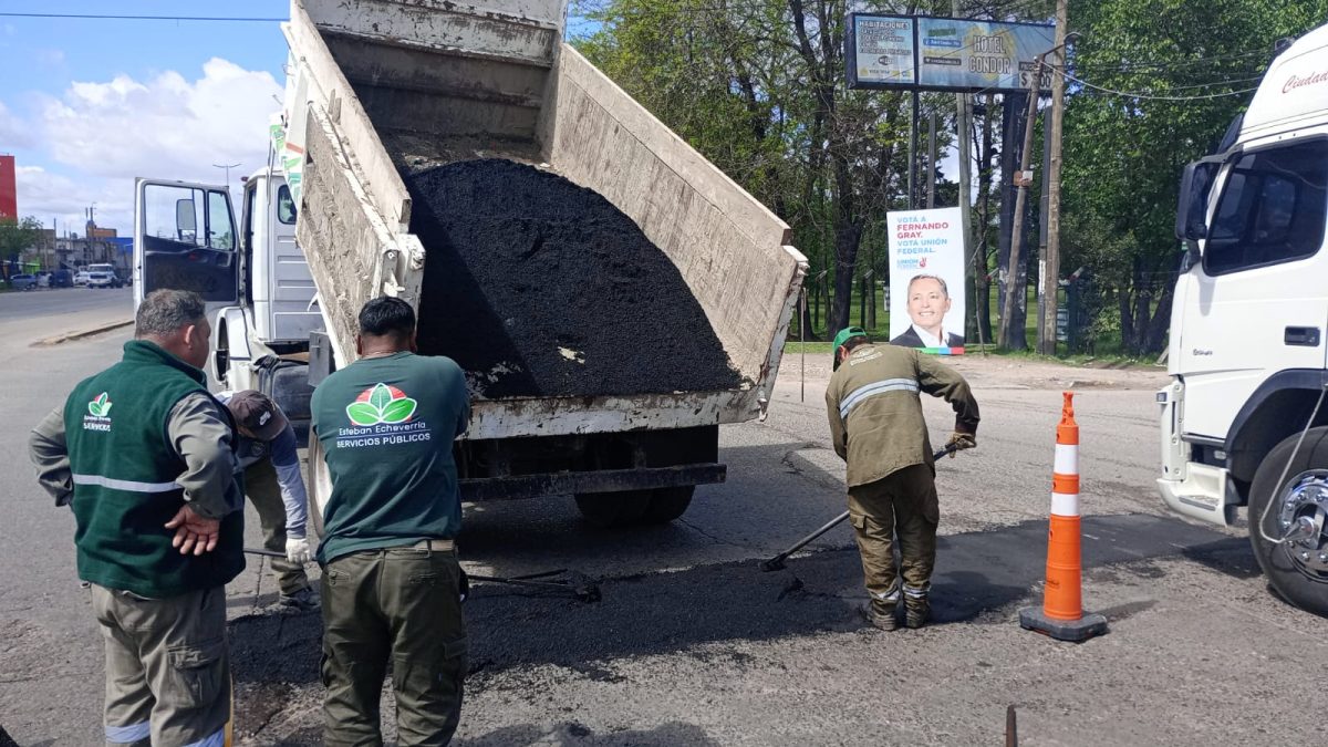 9 DE ABRIL: CONTINÚAN LAS OBRAS DE BACHEO