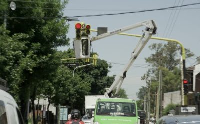 AVANZA LA INSTALACIÓN DE CONTADORES DE TIEMPO EN SEMÁFOROS DEL DISTRITO