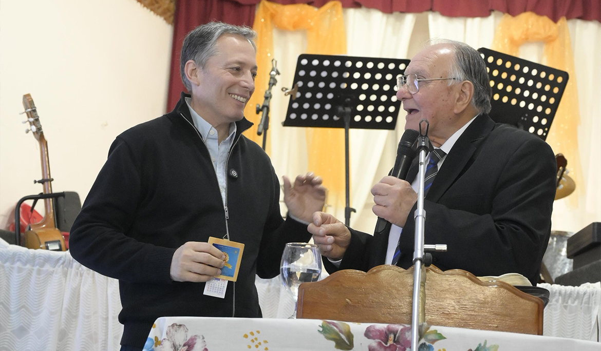 FERNANDO GRAY ACOMPAÑÓ A LA IGLESIA ASAMBLEA DE DIOS ANEXO NUESTRAS MALVINAS EN SU 52° ANIVERSARIO