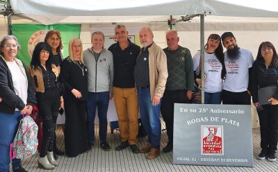 FERNANDO GRAY RECORRIÓ LA XVI FERIA DEL LIBRO DE AUTORES ECHEVERRIANOS