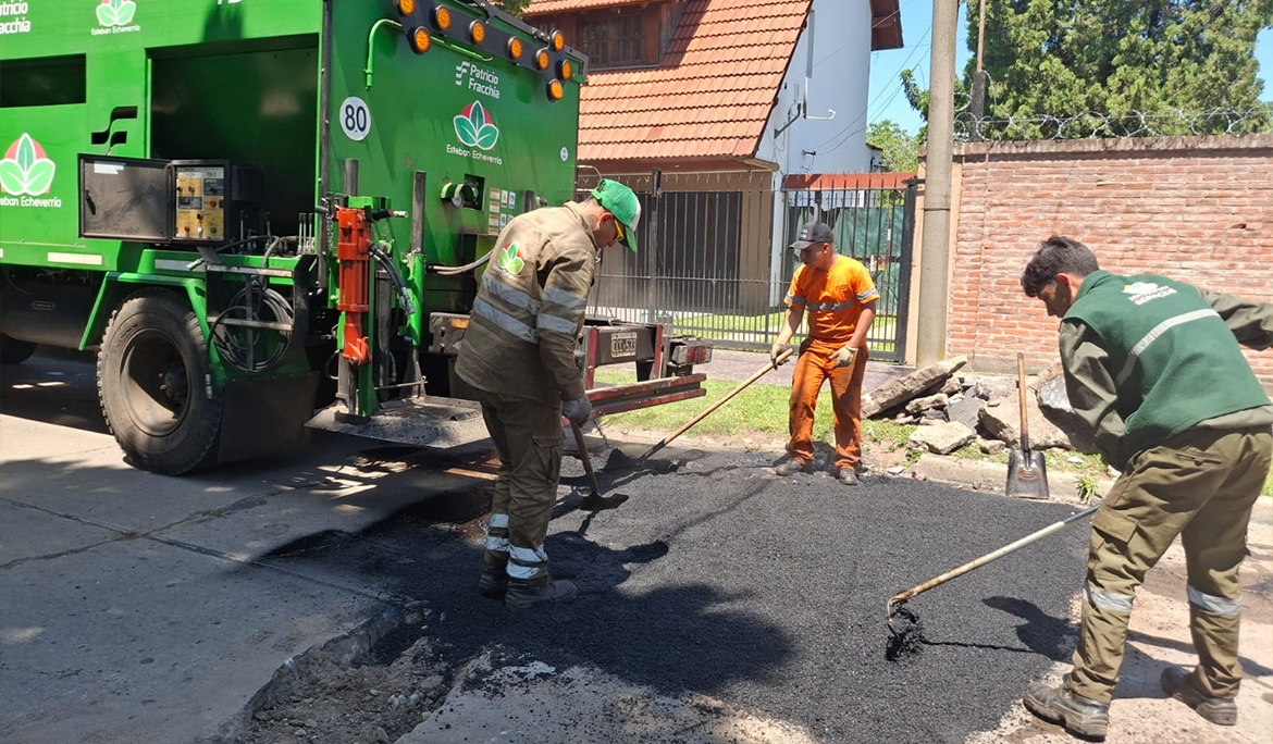 LUIS GUILLÓN: NUEVAS OBRAS DE BACHEO CON FONDOS MUNICIPALES