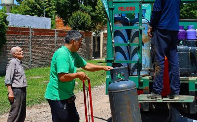 MONTE GRANDE: OPERATIVO DE RECARGA DE GARRAFAS A PRECIO ACCESIBLE EN EL BARRIO SAN NORBERTO