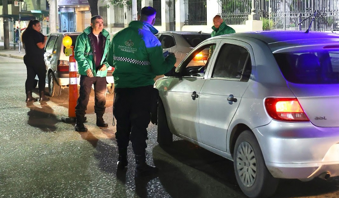 OPERATIVO DE SEGURIDAD EN LA PLAZA MITRE DE MONTE GRANDE