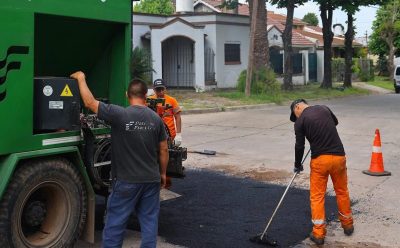 AVANZAN LAS OBRAS DE BACHEO EN LUIS GUILLÓN