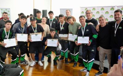 FERNANDO GRAY ENTREGÓ RECONOCIMIENTOS A 109 GANADORAS Y GANADORES LOCALES DE LOS JUEGOS BONAERENSES 2025