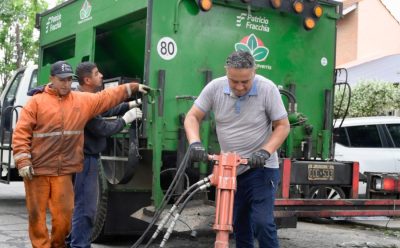 EL MUNICIPIO CONTINÚA CON LAS TAREAS DE BACHEO EN MONTE GRANDE