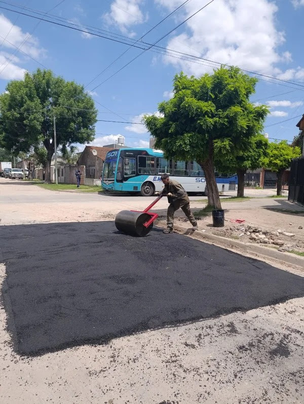 EL JAGÜEL: EL MUNICIPIO CONTINÚA CON LAS TAREAS DE BACHEO