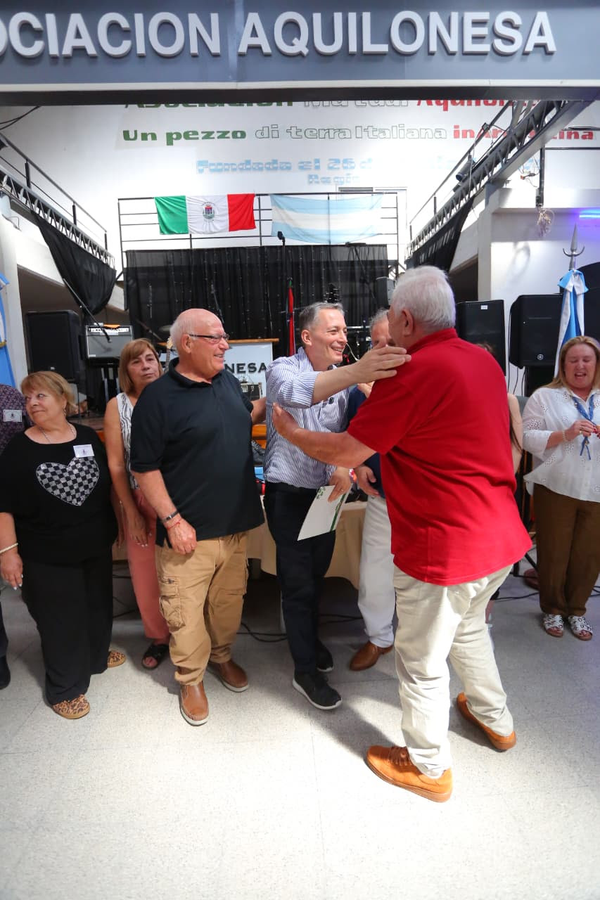 FERNANDO GRAY PARTICIPÓ DEL ALMUERZO DE FIN DE AÑO DE LA ASOCIACIÓN MUTUAL AQUILONESA