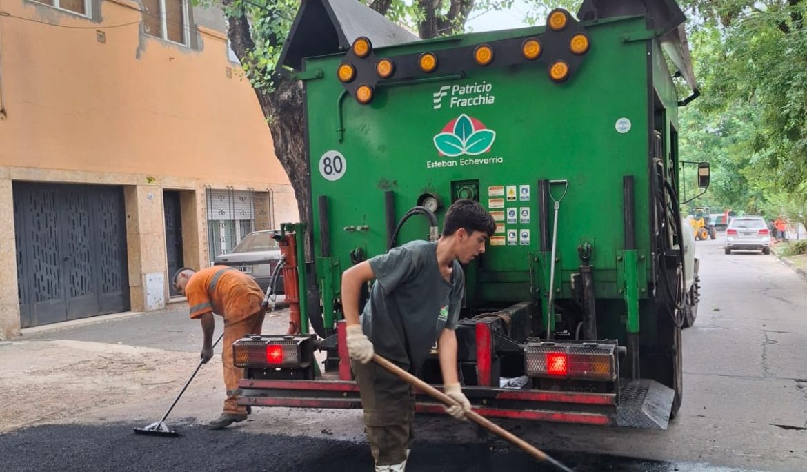 EL MUNICIPIO CONTINÚA CON LOS TRABAJOSDE BACHEO EN MONTE GRANDE