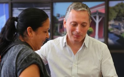 FERNANDO GRAY ENTREGÓ 23 BOLETOS DE COMPRAVENTA A FAMILIAS DEL DISTRITO