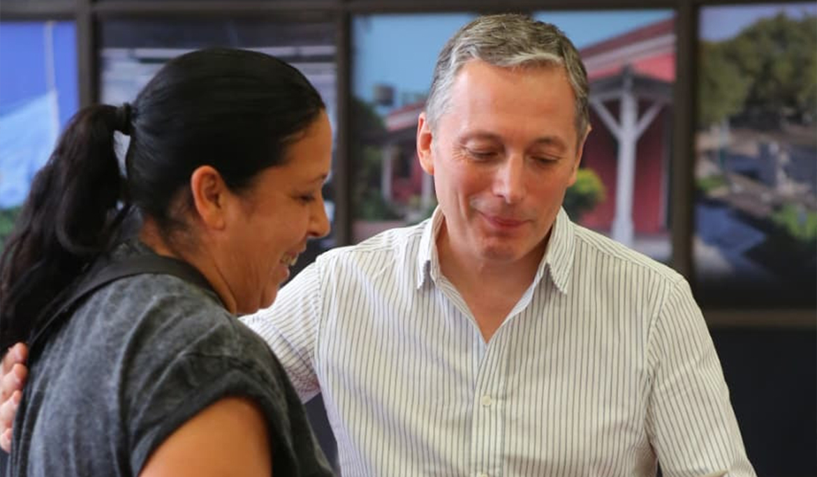 FERNANDO GRAY ENTREGÓ 23 BOLETOS DE COMPRAVENTA A FAMILIAS DEL DISTRITO