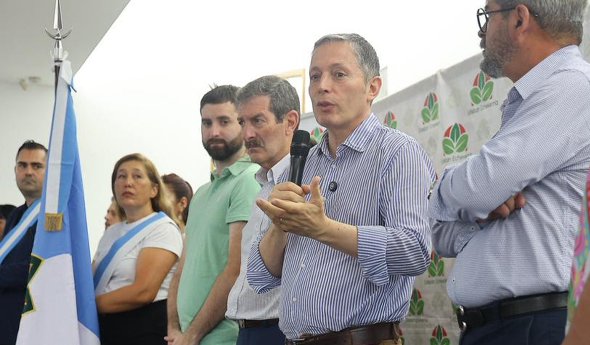 FERNANDO GRAY ENTREGÓ DIPLOMAS A UN CENTENAR DE EGRESADAS Y EGRESADOS DE LA UTN