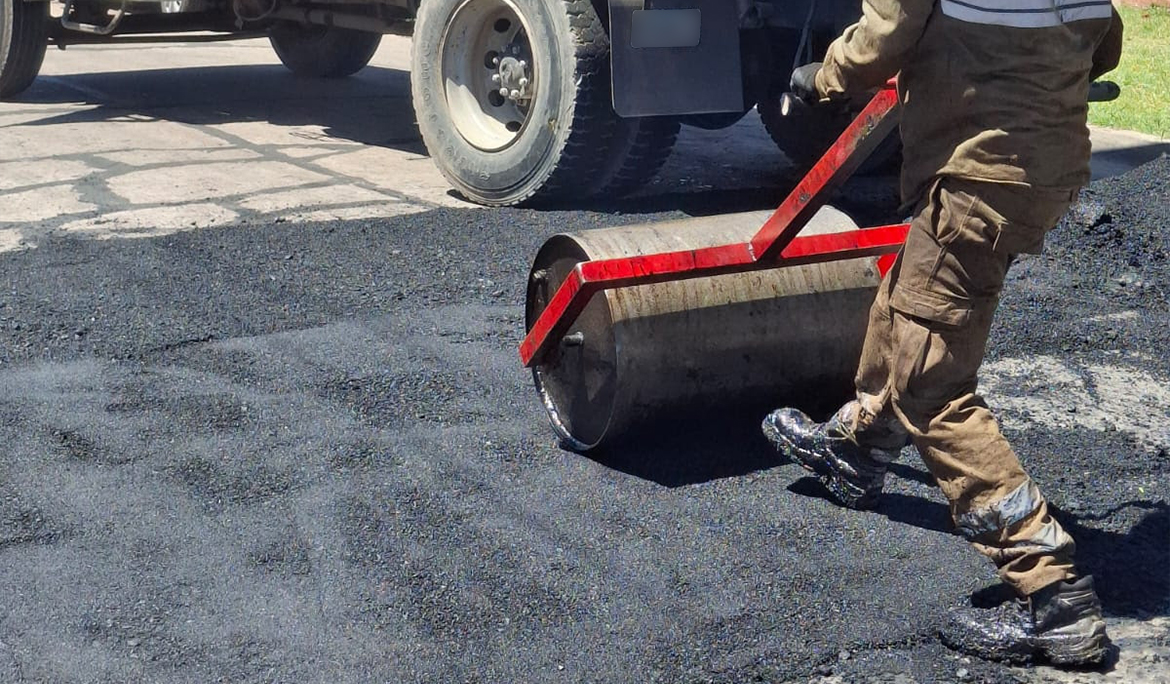 MONTE GRANDE: EL MUNICIPIO AVANZA CON LOS TRABAJOS DE BACHEO